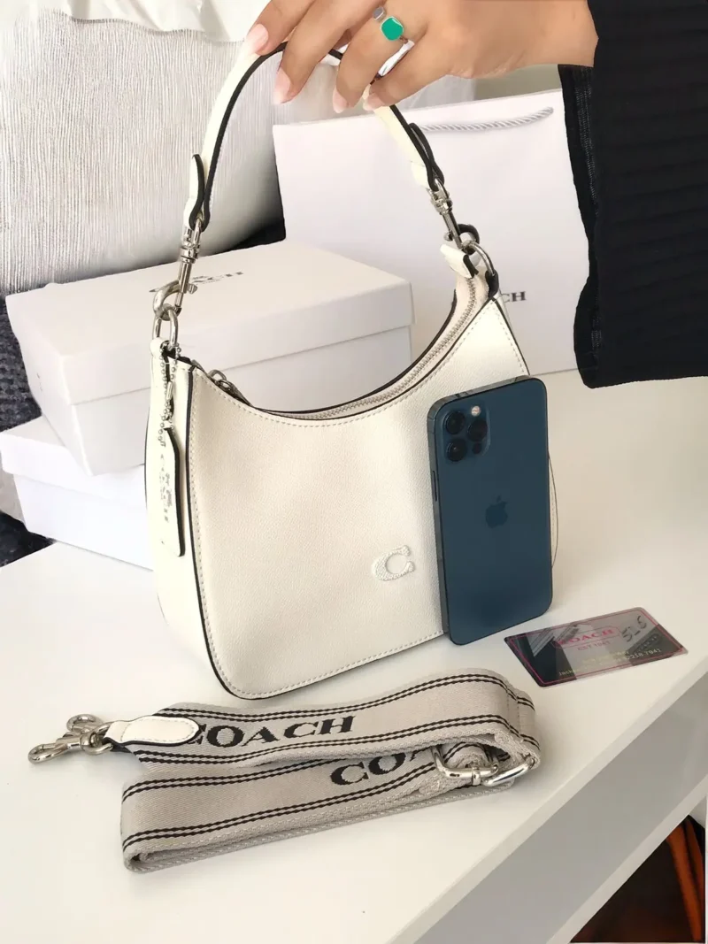 شنطة بيضا كوتش