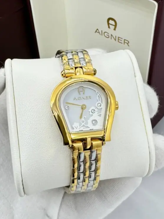 ساعة للنساء aigner