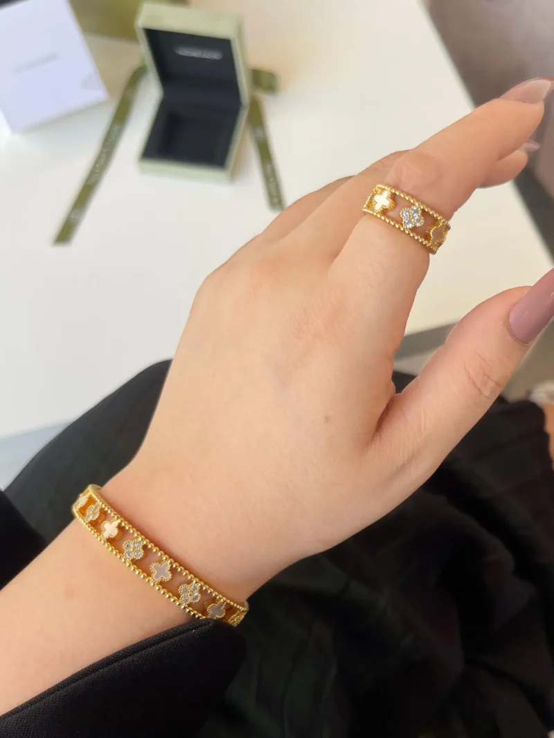طقم اكسسوارات فان كليف