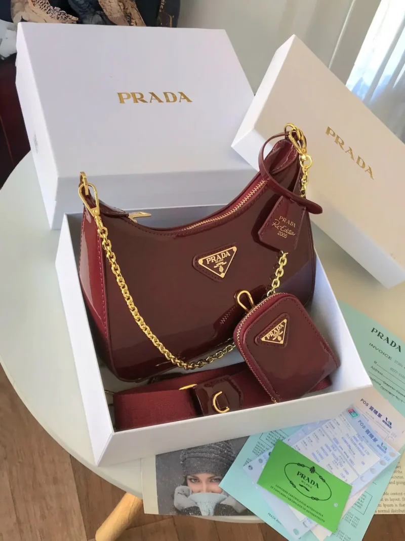 شنط برادا عنابي لمعه