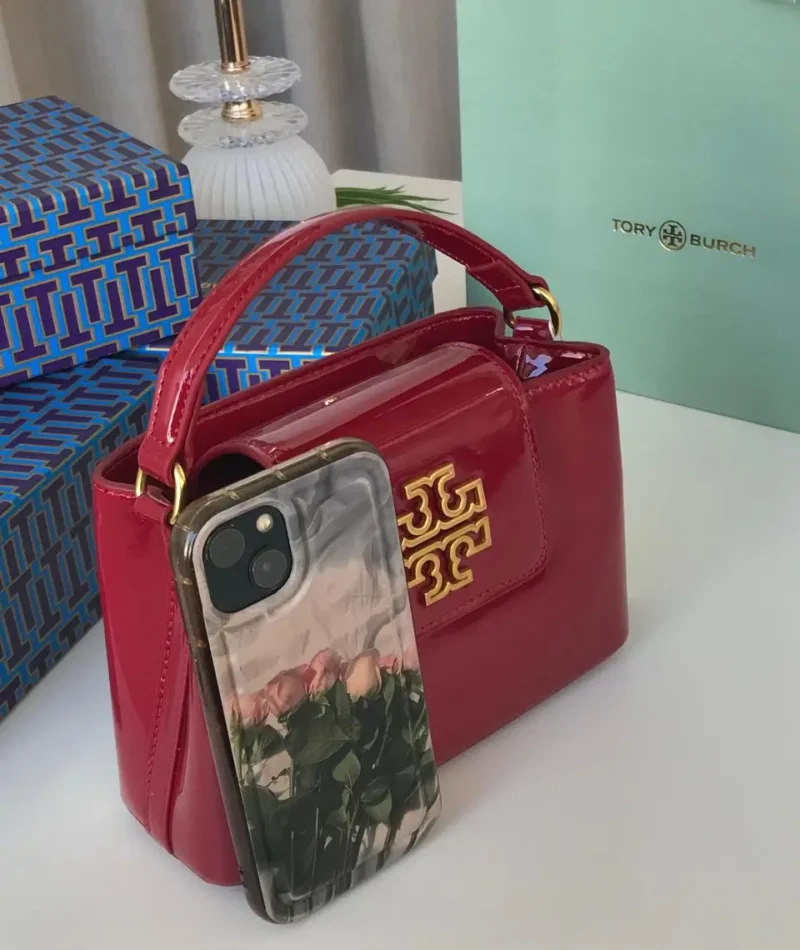 شنطة حمراء لمعه