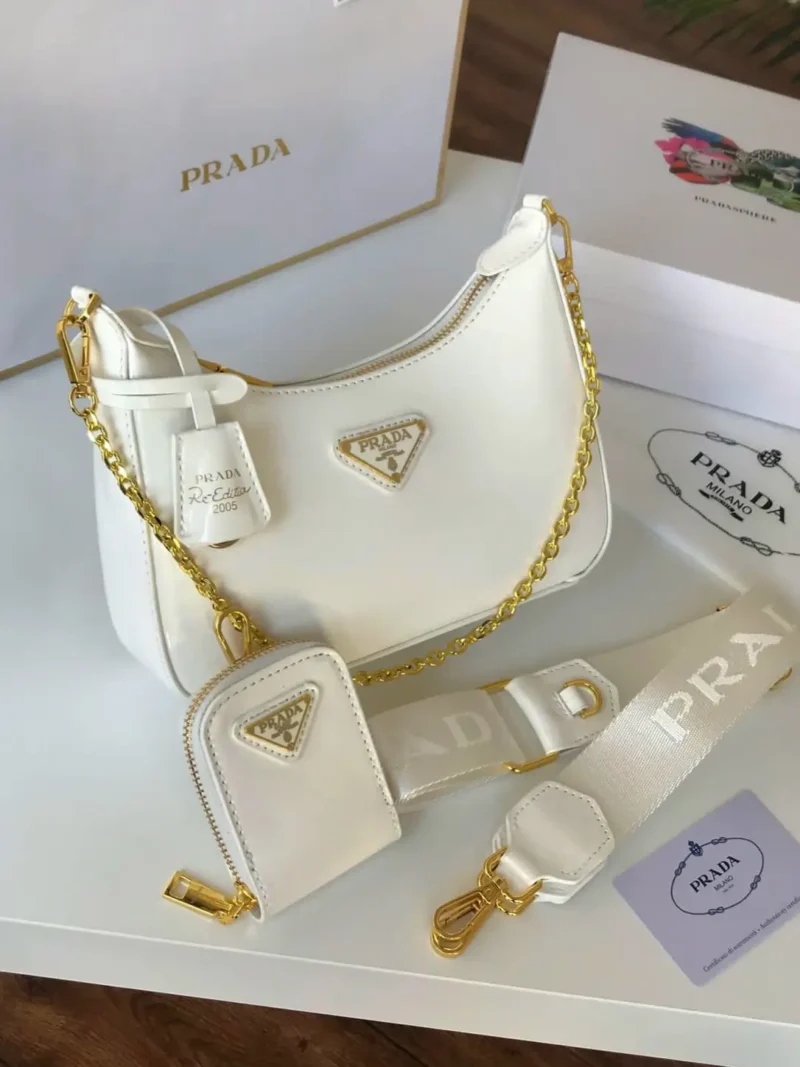 شنطة برادا لون ابيض