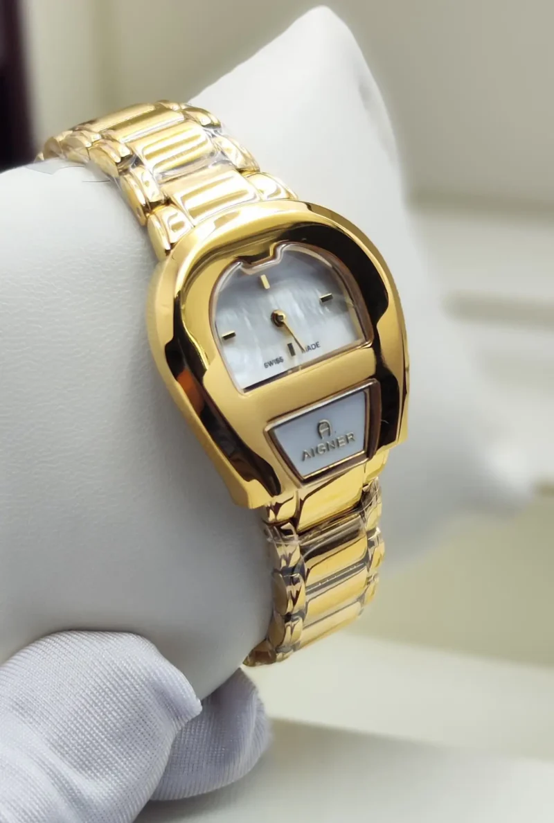 ساعة ايقنر نسائي