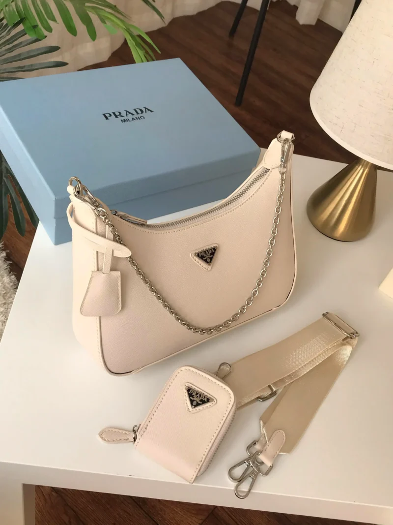 برادا شنطه كتف بيضاء