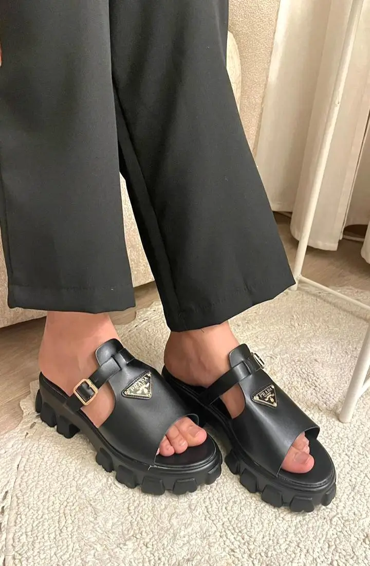 صندل برادا نسائي اسود