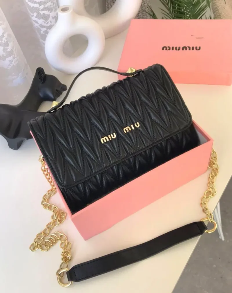 شنطة ميو ميو اسود