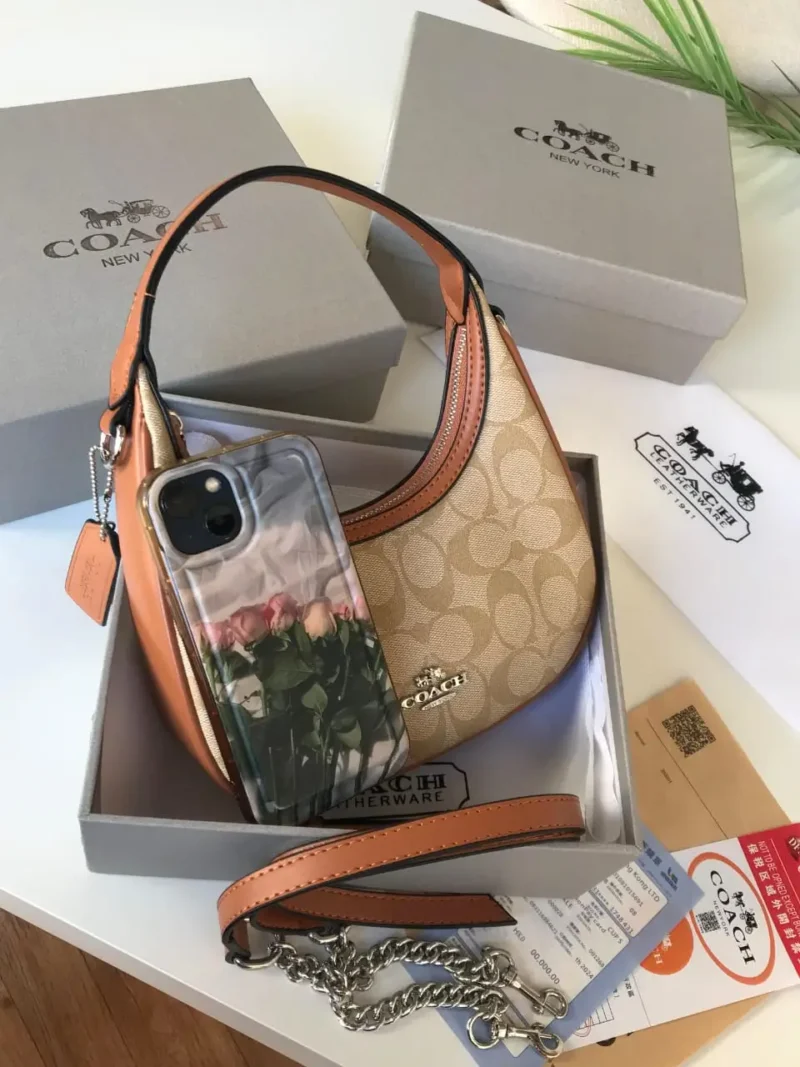 شنطة coach صغيره