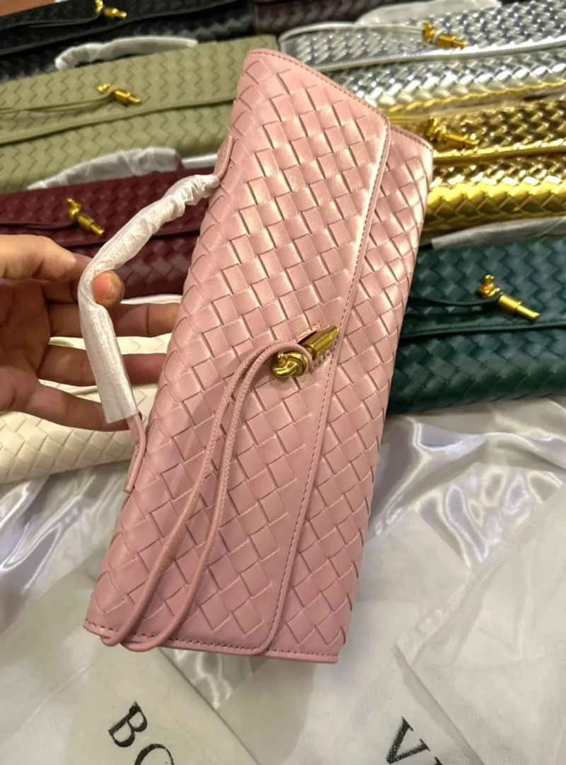 شنطة بوتيغا وردي