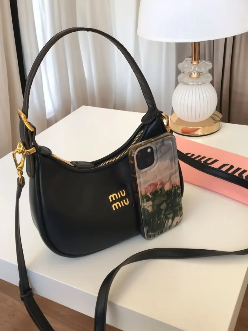 شنطة ميو ميو صغيرة