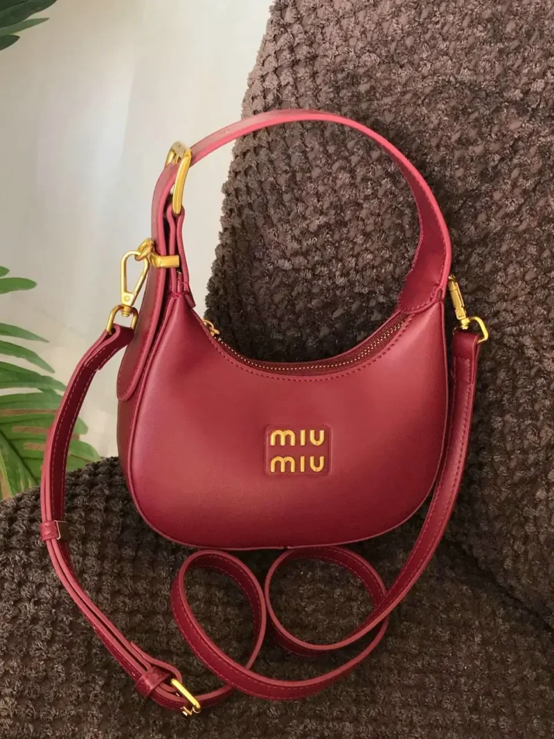 شنطة ميو ميو برغندي