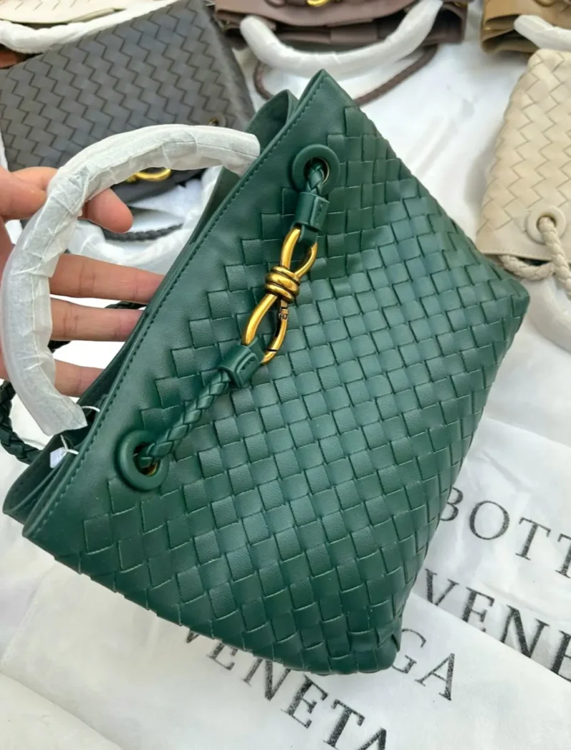 شنطة بوتيغا خضراء
