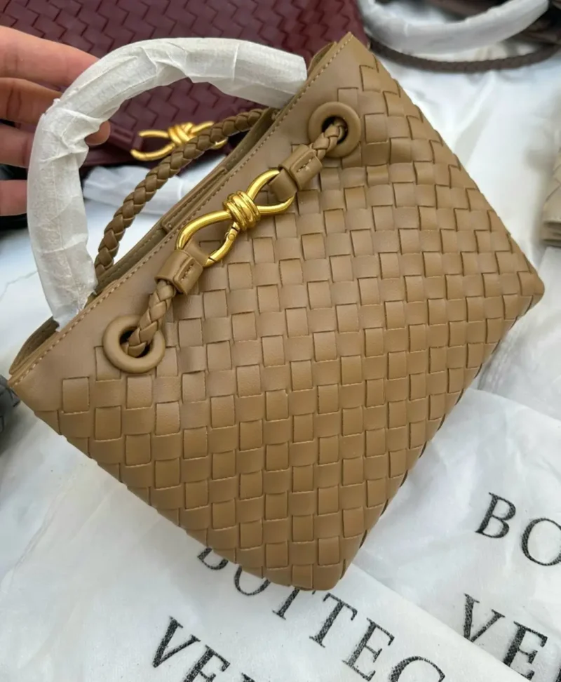 شنطه بوتيغا الطويله