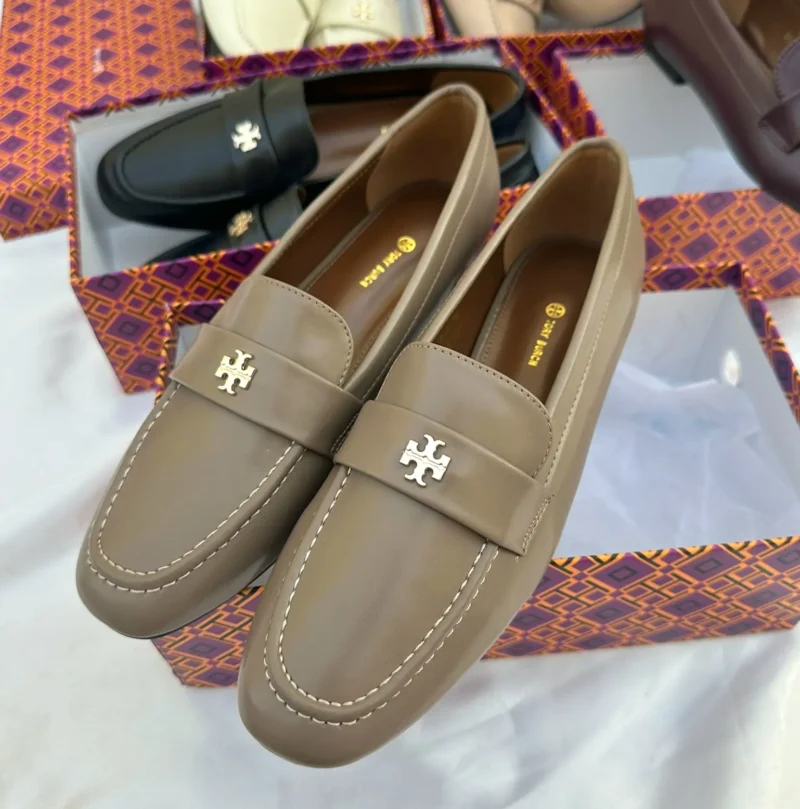 حذاء لوفر نسائي توري بورش