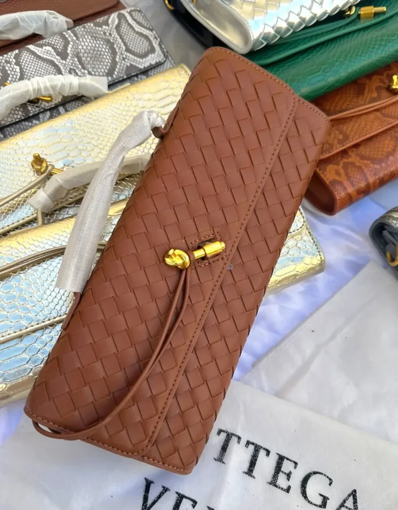 شنطة بوتيغا حجم صغير