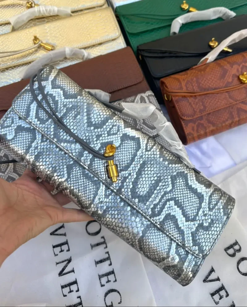 شنطة بوتيغا الطويلة