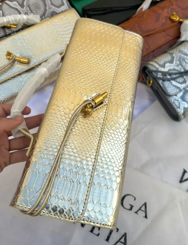 شنطة بوتيغا فضية