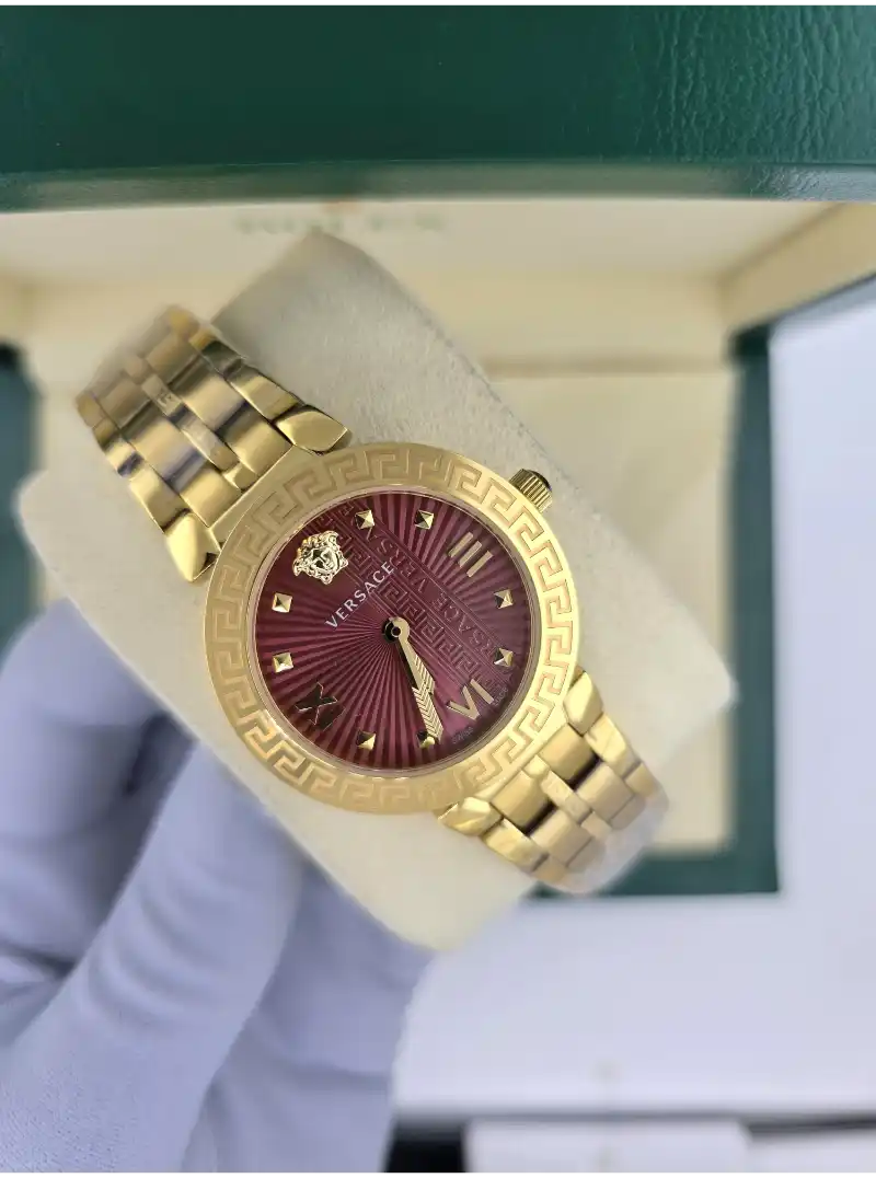 ساعة ذهبية نسائية ماركة