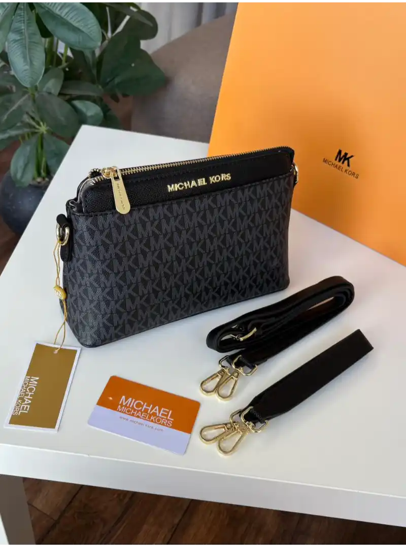 شنطه مايكل كورس كروس سوداء