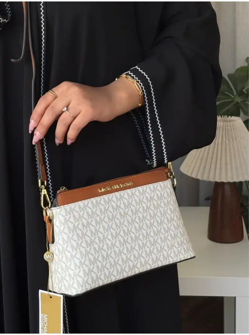 شنطه مايكل كورس وسط