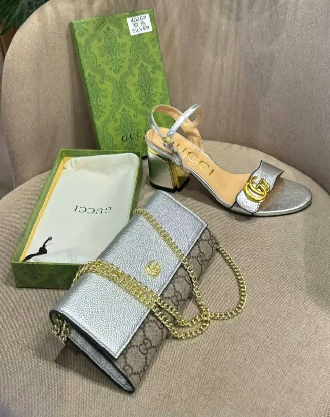 كعب وشنطه قوتشي فضي