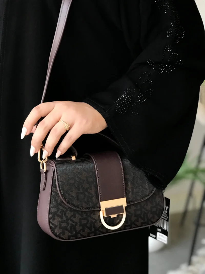 شنطه كتف دكني لون بني