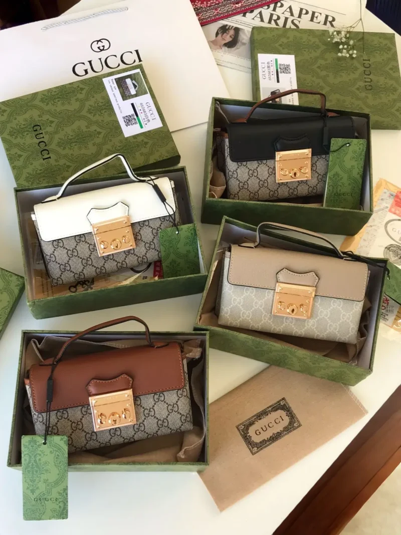 شنط قوتشي حجم صغير بادلوك