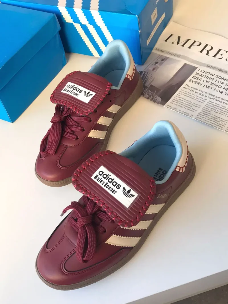 شوز اديداس عنابي نسائي