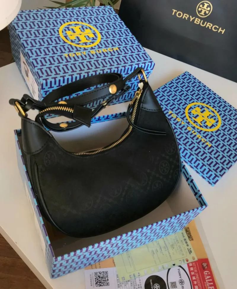 شنطة كتف قماش سوداء توري بورش