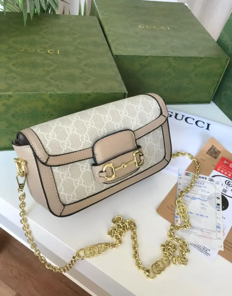 شنط قوتشي الصغيرة