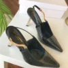 كعب اسود قصير
