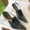 كعب اسود قصير