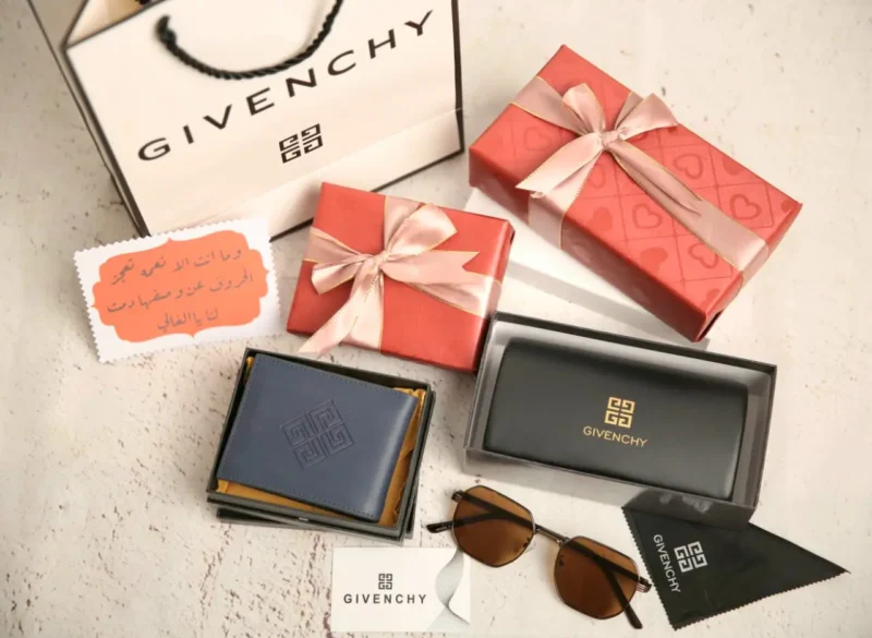 نظارة ومحفظة من جفنشي