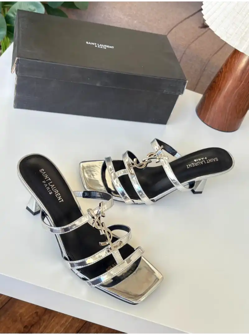 حذاء كعب ايف سان لوران فضي