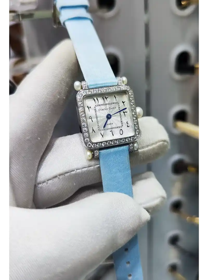 ساعة تشارلز ارقام عربية