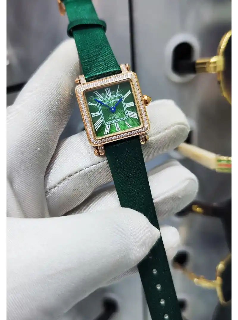 ساعة شاليز اودين نسائي