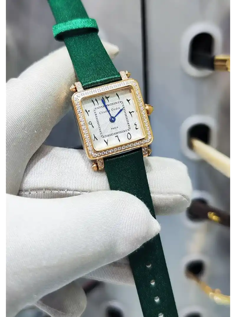 ساعة نسائي جلد أخضر