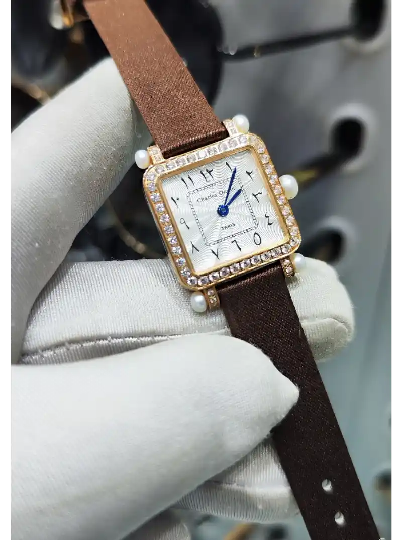 ساعة نسائية جلد بني