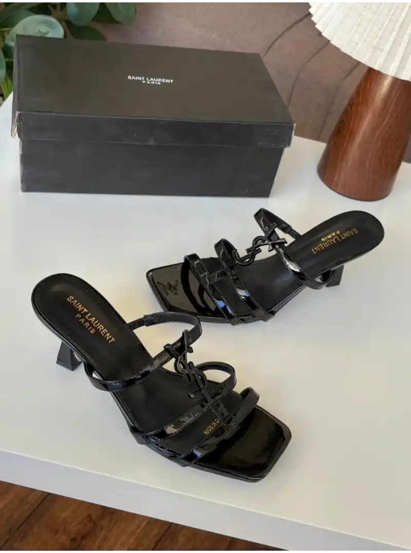 كعب سان لوران خيوط سوداء