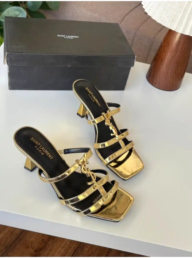 كعب هيلز سان لوران ذهبي