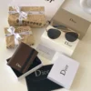 نظاره مع محفظه ماركة ديور