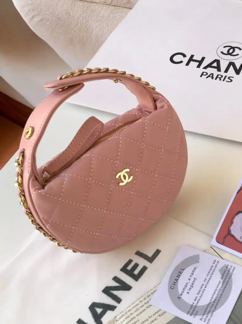 شنطة شانيل ورديه صغيره