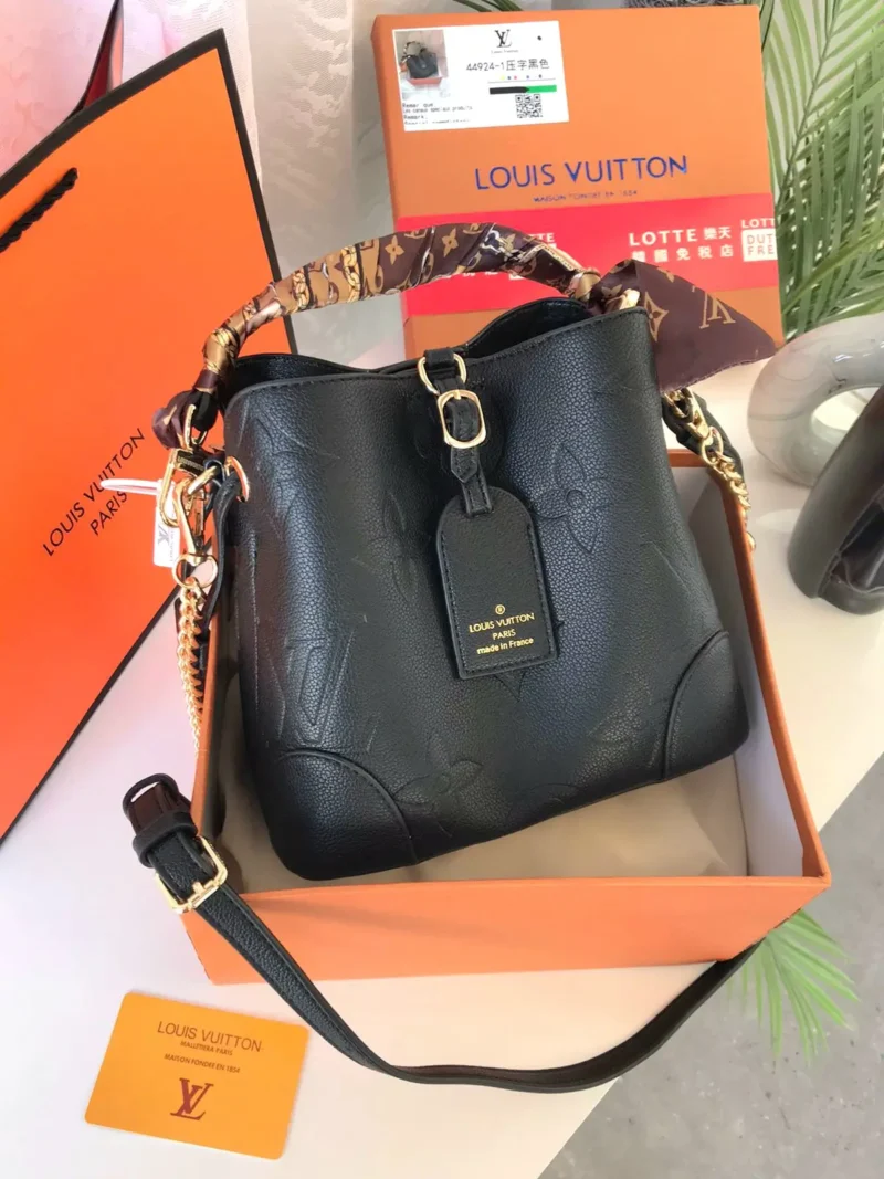 شنطة نسائية ماركة لويس فيتون