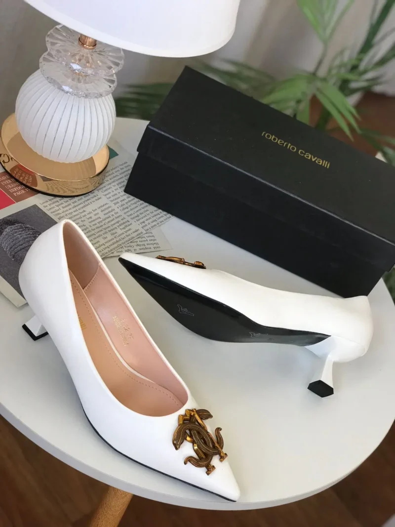 كعب ابيض روبرتو كفالي