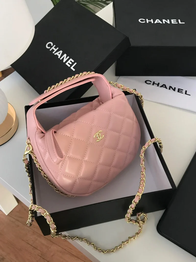 شنط شانيل الورديه