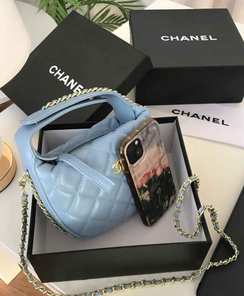 شنط شانيل سماوي