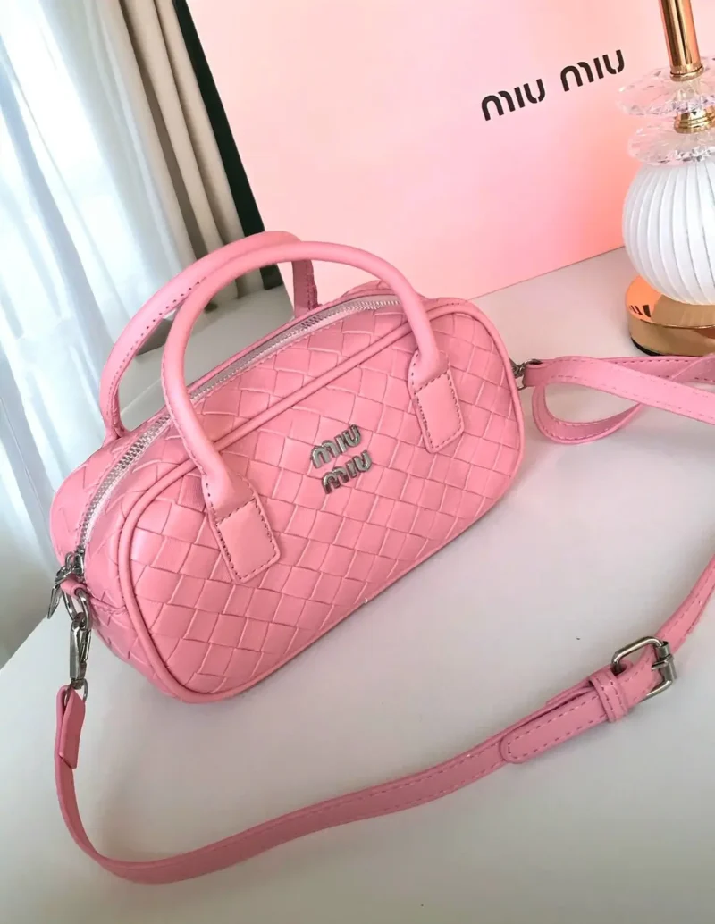 شنط ماركه ميو ميو ورديه