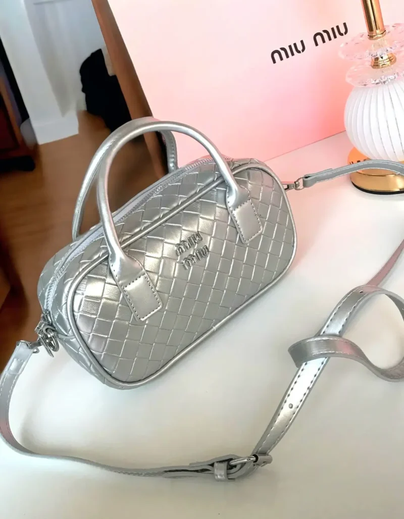 شنط ميوميو فضي