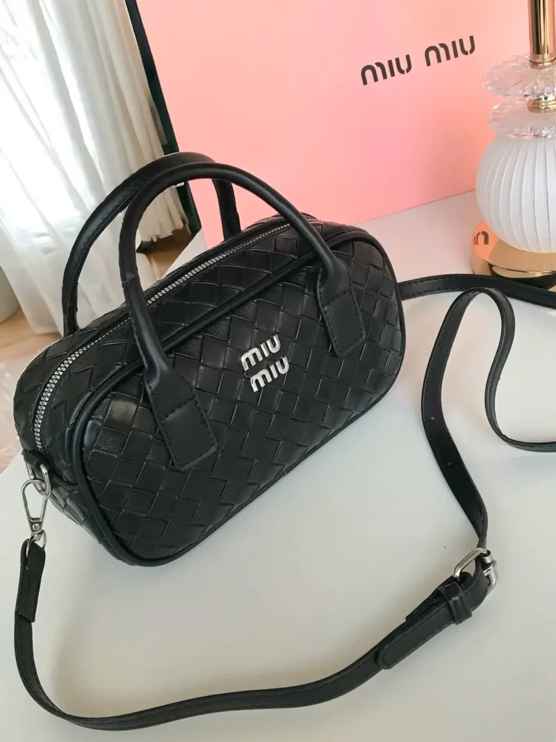 شنط ميوميو سوداء