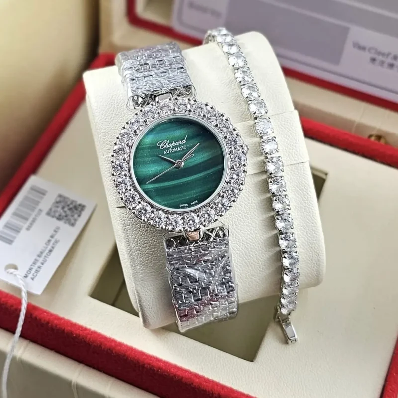 ساعه شوبارد نسائي خضراء