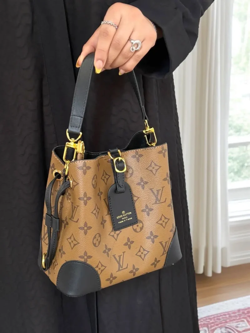 شنطة لويس فيتون هاند باج